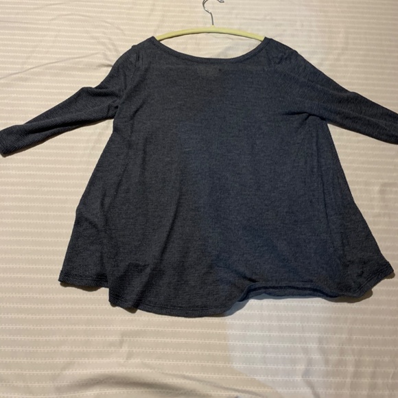 Hollister blue long sleeve high- low crop top - Picture 3 of 3
